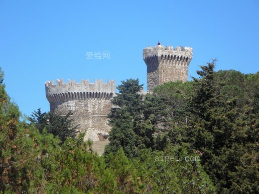 巴拉蒂城堡的波普罗尼亚湾(populonia-gulf-of-baratti-castle)