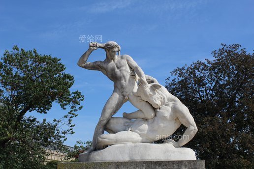 忒修斯牛头怪摔跤雕像(statue-theseus-minotaur-wrestling)