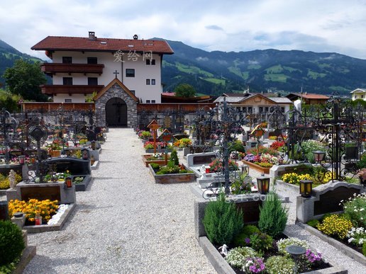 乌登斯 奥地利 建筑 村落 墓地 花(uderns austria buildings