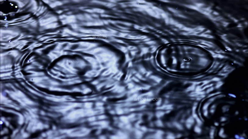 雨水滴在水面中形成很多波纹的自然景观水雨水飞溅视频素材 1 雨 后期特效专辑 免费下载 爱给网 