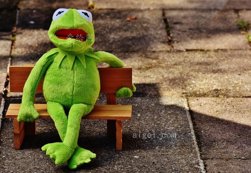 科米特青蛙银行休息坐姿图(kermit-frog-bank-rest-sit-figure)_图片_