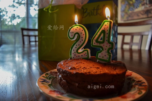 巧克力生日蛋糕圖片 - 大小:1m-圖庫-愛給網